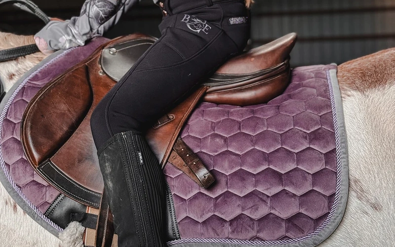 winter-quilted-horsesaddlepad-for-comfort
